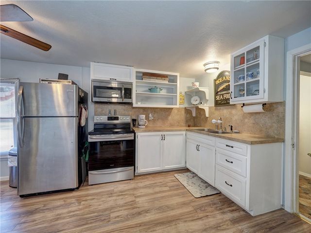 1139 S Houston St, Aransas Pass, TX 78336