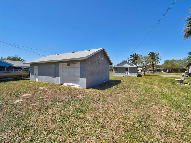 1139 S Houston St, Aransas Pass, TX 78336