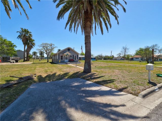 1139 S Houston St, Aransas Pass, TX 78336