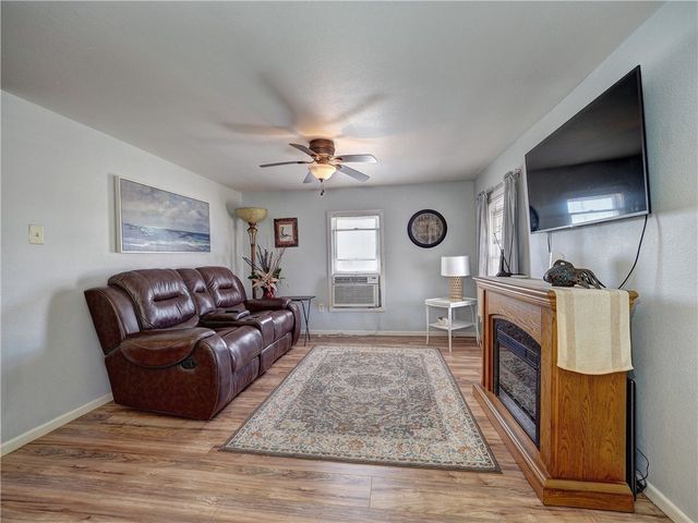 1139 S Houston St, Aransas Pass, TX 78336