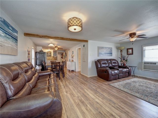 1139 S Houston St, Aransas Pass, TX 78336