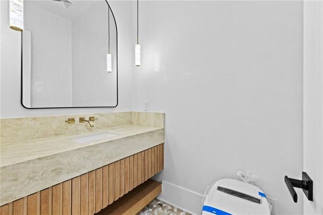 6996 Deaton Henry Road, Flowery Branch, GA 30542