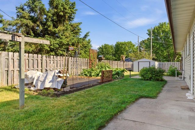 1527 Holley STREET, Holmen, WI 54636