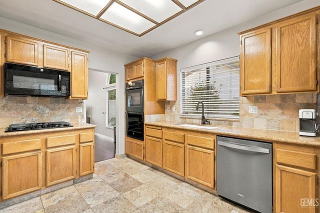 6705 Tiber River Lane, Bakersfield, CA 93308
