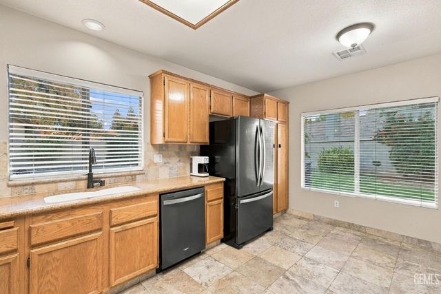 6705 Tiber River Lane, Bakersfield, CA 93308