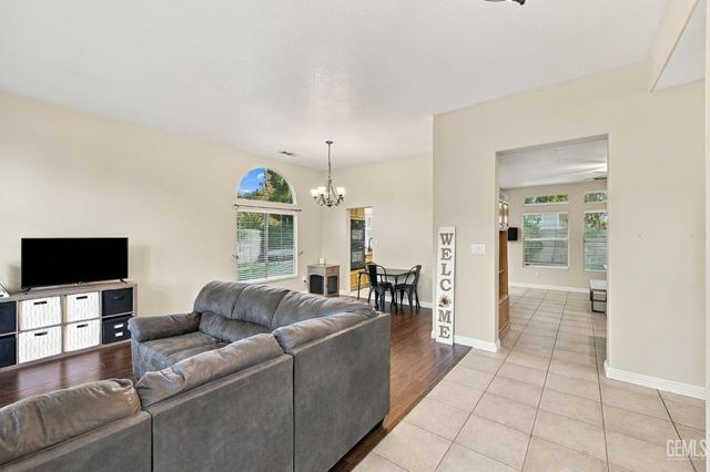 6705 Tiber River Lane, Bakersfield, CA 93308