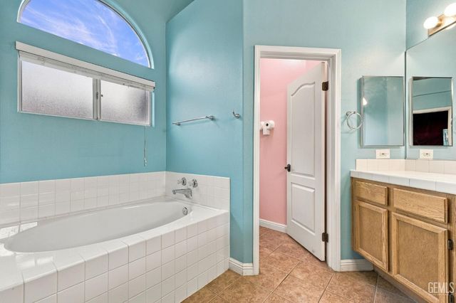 6705 Tiber River Lane, Bakersfield, CA 93308