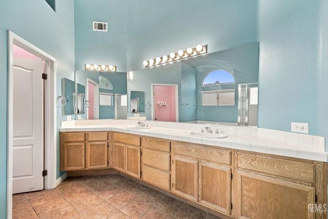 6705 Tiber River Lane, Bakersfield, CA 93308