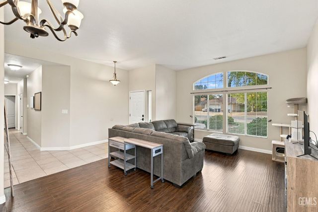 6705 Tiber River Lane, Bakersfield, CA 93308