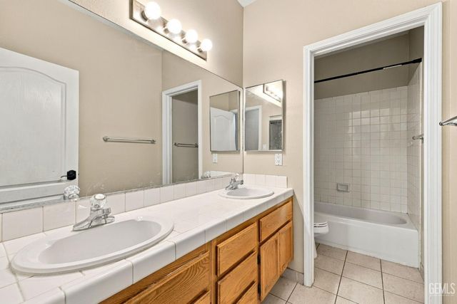 6705 Tiber River Lane, Bakersfield, CA 93308