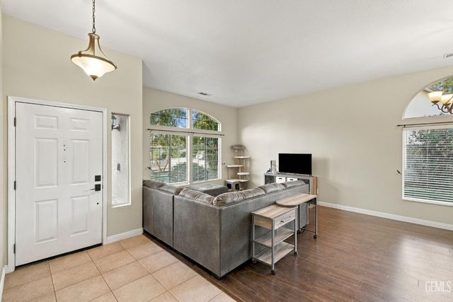 6705 Tiber River Lane, Bakersfield, CA 93308