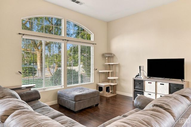 6705 Tiber River Lane, Bakersfield, CA 93308