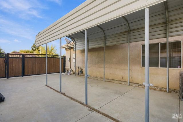 6705 Tiber River Lane, Bakersfield, CA 93308