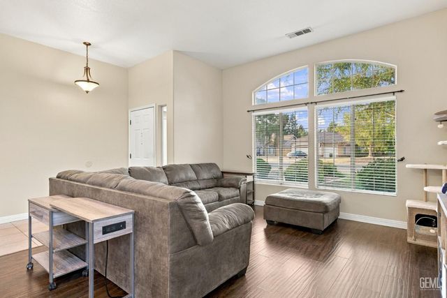 6705 Tiber River Lane, Bakersfield, CA 93308