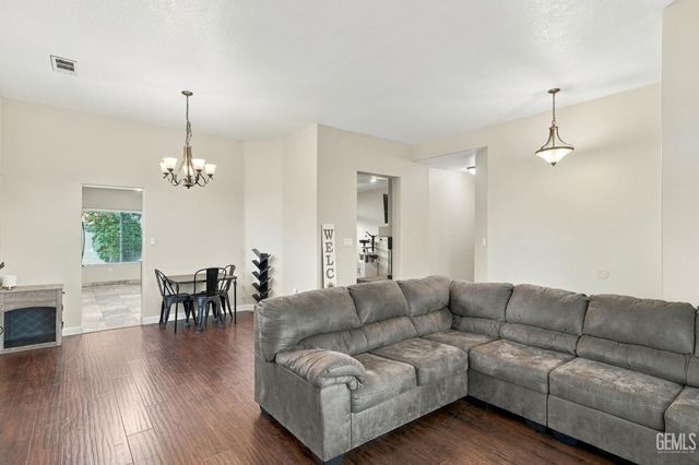 6705 Tiber River Lane, Bakersfield, CA 93308
