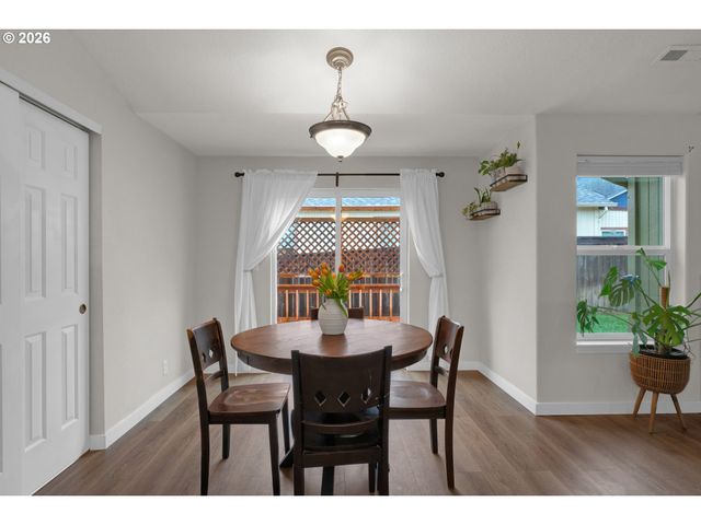 6050 PEBBLE Ct, Springfield, OR 97478