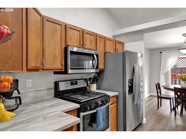 6050 PEBBLE Ct, Springfield, OR 97478