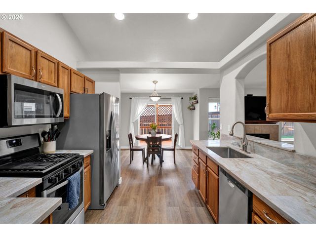 6050 PEBBLE Ct, Springfield, OR 97478