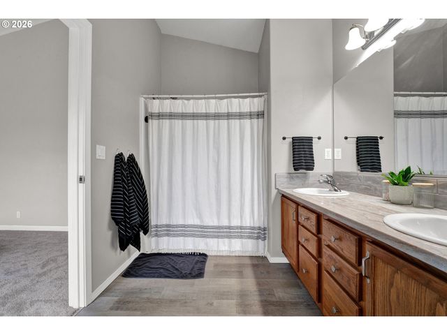 6050 PEBBLE Ct, Springfield, OR 97478