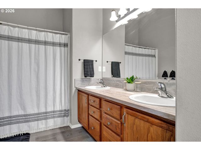 6050 PEBBLE Ct, Springfield, OR 97478