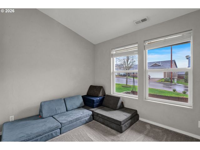 6050 PEBBLE Ct, Springfield, OR 97478