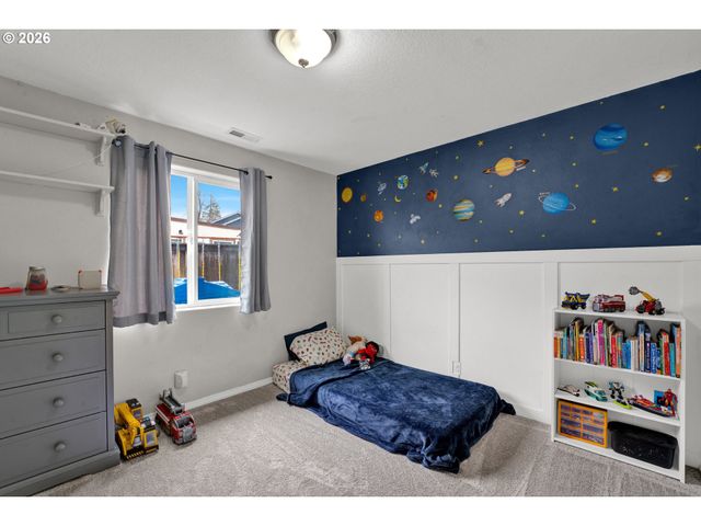 6050 PEBBLE Ct, Springfield, OR 97478