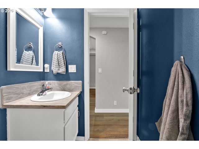 6050 PEBBLE Ct, Springfield, OR 97478