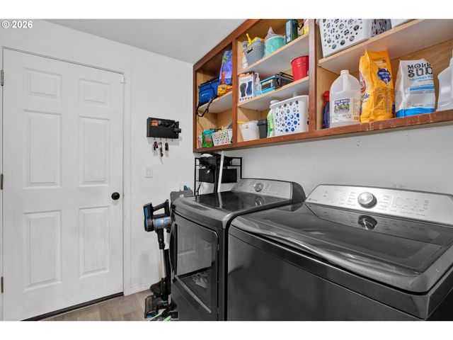 6050 PEBBLE Ct, Springfield, OR 97478