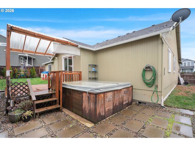 6050 PEBBLE Ct, Springfield, OR 97478