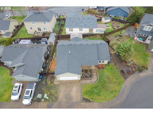 6050 PEBBLE Ct, Springfield, OR 97478
