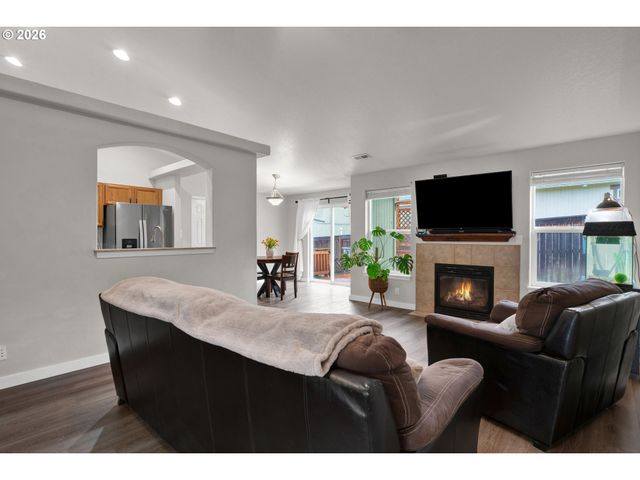 6050 PEBBLE Ct, Springfield, OR 97478