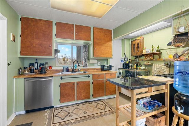 345 Carmen Road, Talent, OR 97540