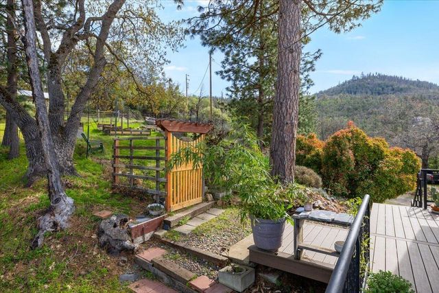 345 Carmen Road, Talent, OR 97540