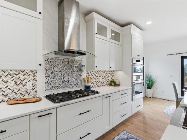 6817 Timber Court, Bettendorf, IA 52722