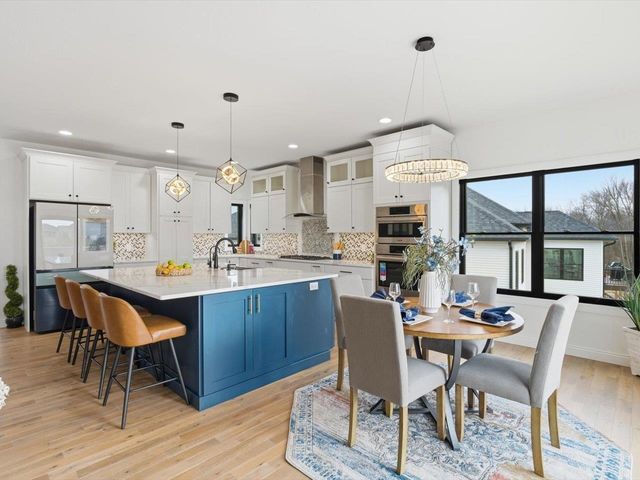 6817 Timber Court, Bettendorf, IA 52722