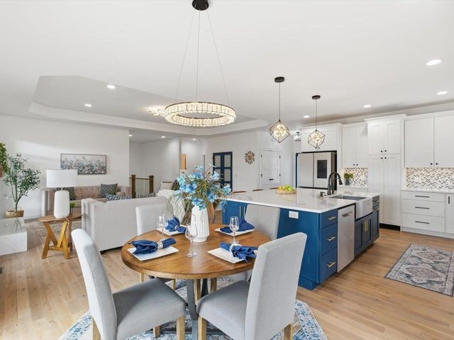 6817 Timber Court, Bettendorf, IA 52722