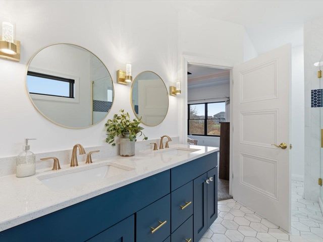 6817 Timber Court, Bettendorf, IA 52722