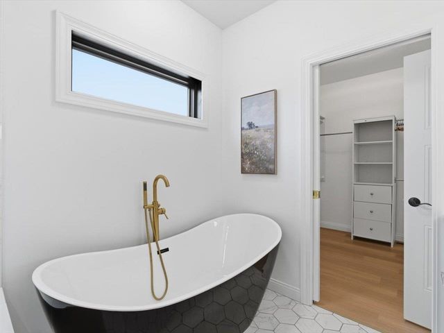 6817 Timber Court, Bettendorf, IA 52722