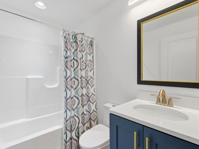 6817 Timber Court, Bettendorf, IA 52722