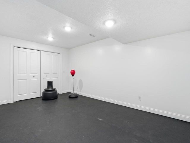 6817 Timber Court, Bettendorf, IA 52722