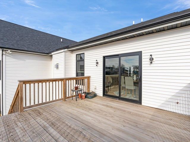 6817 Timber Court, Bettendorf, IA 52722