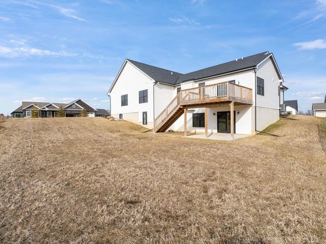 6817 Timber Court, Bettendorf, IA 52722