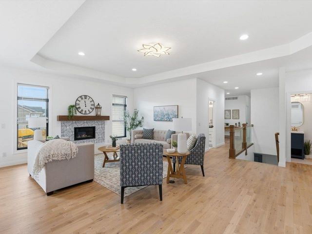 6817 Timber Court, Bettendorf, IA 52722