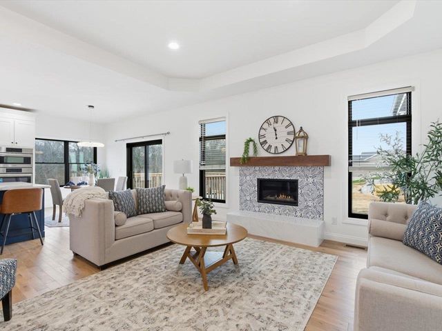 6817 Timber Court, Bettendorf, IA 52722