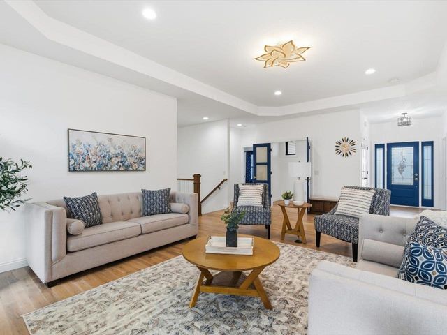 6817 Timber Court, Bettendorf, IA 52722