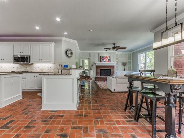 433 Hollowdale, Edmond, OK 73003