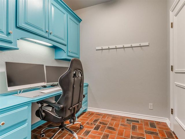 433 Hollowdale, Edmond, OK 73003