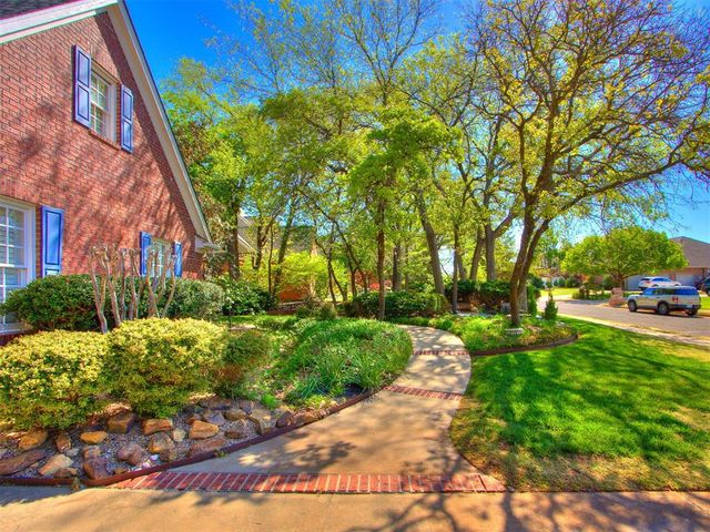 433 Hollowdale, Edmond, OK 73003