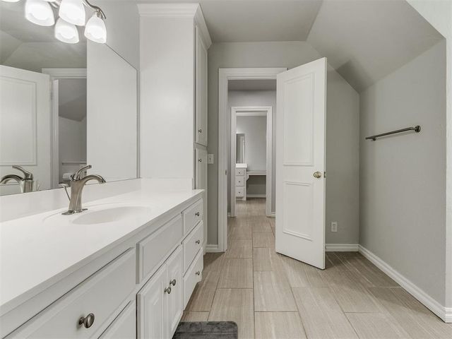 433 Hollowdale, Edmond, OK 73003