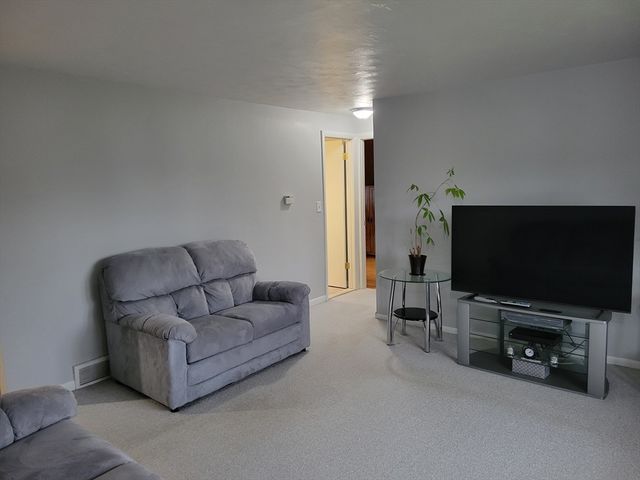 39 Daley, Chicopee, MA 01013